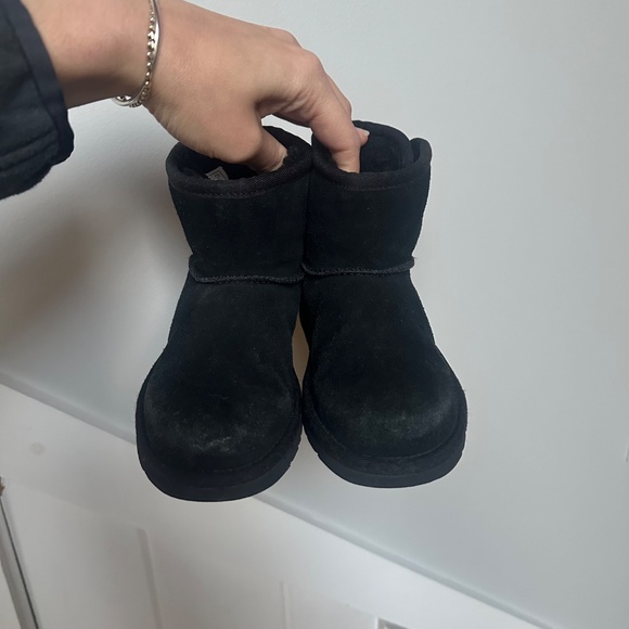 UGG Jona Boot in Black - Picture 3 of 6